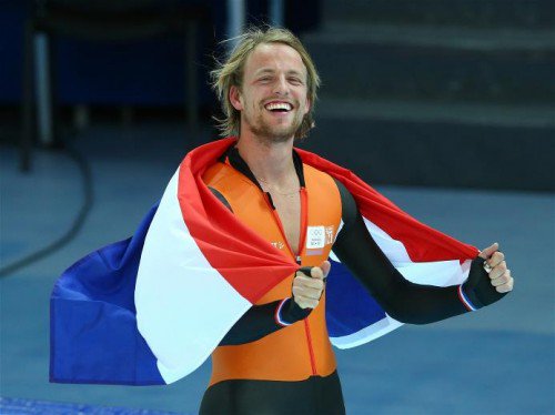 Michel-Mulder-Olympisch-kampioen-500-meter-sochi-met-vlag-500x374